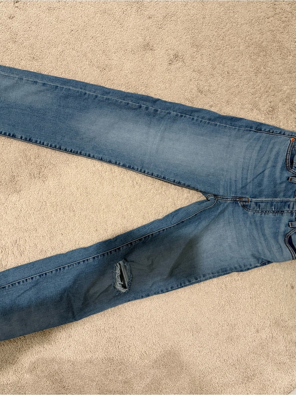 Levi's Light Blue Skinny Jeans with Knee Rip